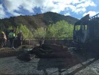 L'accident es va registrar pels volts de tres quarts de nou del matí, al punt quilomètric 209, en sentit Girona EL PUNT AVUI