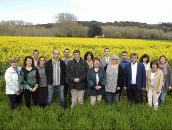 Els integrants de CpC - ERC - AM. Al centre de la imatge, l'alcaldable, Teresa Castañer. EL PUNT AVUI