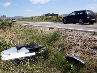 Les restes de l'altre accident de trànsit mortal que va tenir lloc ahir a Bràfimm, a l'Alt Camp ROGER SEGURA / ACN