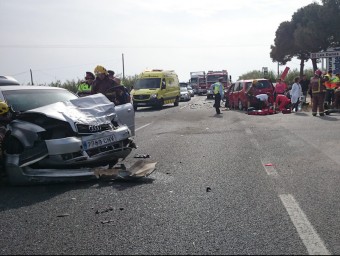 Tres cotxes van xocar a la carretera de Torroella a l'Estartit. Y.FALCON /AE-COMUNICACIÓ