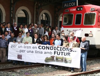 Reivindicació ciutadana sobre el tren Alcoi - Xàtiva. ARXIU EL PUNT