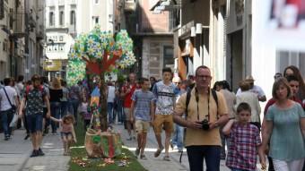 Riuades de gent des de les nou del matí a Girona