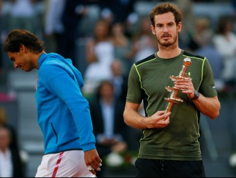 L'escocès Andy Murray, amb el trofeu de campió EFE