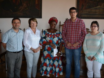L'alcalde de Morella amb representants de Burkina Faso. EL PUNT AVUI