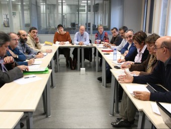 Un grup de sindicalistes reunits amb la Generalitat.  ARXIU