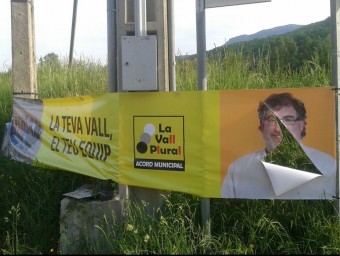 Un dels cartells sabotejats. J.C