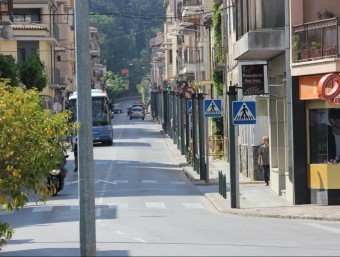 Les noves làmpades led. L'ajuntament els ha fet canviar per evitar que els camions les malmetin EL PUNT AVUI