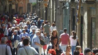 Els carrers del Barri Vell de girona plens de visitants.  JORDI RIBOT / ICONNA