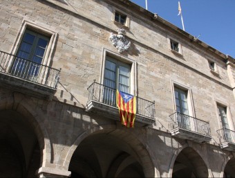 L'estelada continuava penjada a la façana de l'Ajuntament de Manresa ahir a la tarda ACN