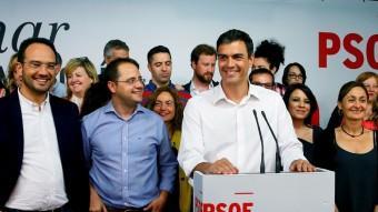 Pedro Sánchez, secretari general del PSOE, durant la compareixença que va fer la nit electoral a la seu de Ferraz EFE