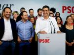 Pedro Sánchez, secretari general del PSOE, durant la compareixença que va fer la nit electoral a la seu de Ferraz EFE