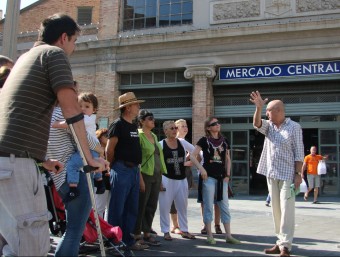 Assistents a la darrera activitat de l'associació «Alacant per Alacant». B. VIDAL