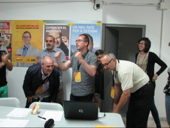 Lluís Puig, celebrant el resultat electoral la nit del 24-M al local d'ERC a Palamós Ò.P