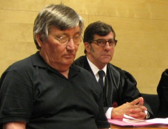 Francisco Javier Molina amb el seu advocat, Carles Monguilod, durant el judici Ò. PINILLA