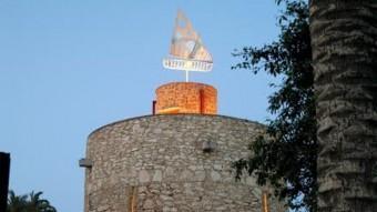 La Torre Blava DE VILANOVA, RECONVERTIDA EN ESPAI GUINOVART. HORARI DE VISITA D'ESTIU: DIUMENGES DEL 14 DE JUNY AL 13 DE SETEMBRE, DE 18 A 21 H ARXIU