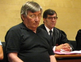 L'acusat, Francisco Javier Molina, amb el seu advocat, Carles Monguilod; el lletrat de l'acusació particular Joan Ramon Puig, i el fiscal Enrique Barata Ò. PINILLA