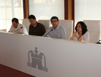 Mesa de presidència del ple de l'Ajuntament d'Ontinyent. EL PUNT AVUI