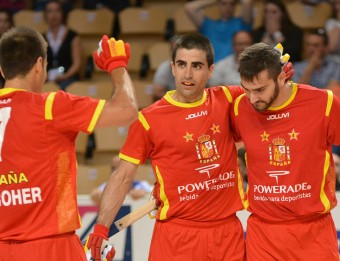 Marc Gual celebra amb Jordi Adroher i Eduard Lamas un dels seus gols RFEP