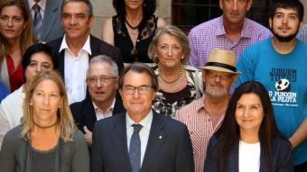 El president de la Generalitat, Artur Mas i la presidenta de la Taula del Tercer Sector, Àngels Guiteras, acompanyats de la vicepresidenta del Govern, Neus Munté, en la seva tercera reunió anual ACN