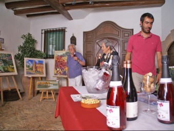 L'arista Miquel J. Jassans en un dels espais de tast de vins de la Festa del Trepat celebrada a Barberà de la Conca JOSEP LLUÍS ERAS / EL PORTAL NOU