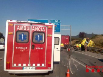 Efectius dels Bombers han estabilitzat els vehicles accidentats, aquesta tarda a l'AP-7 BOMBERS DE LA GENERALITAT