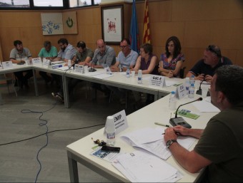 Un instant de la sessió extraordinària del ple de Santa Cristina en què es va aprovar el nou cartipàs, el règim de retribucions i l'organització dels set grups municipals, ahir al vespre E.A