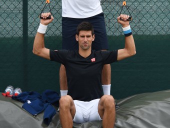 Novak Djokovic, entrenant-se ahir a la jornada de descans REUTERS