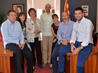 L'equip de govern de Santa Pau. L'alcalde, Pep Companys, és el segon per la dreta. EPA