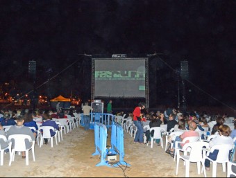 El Fascurt de El Masnou es celebra a la platja d'Ocata i arriba a la tretzena edició. REDACCIÓ