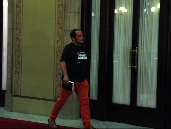 El portaveu parlamentari de la CUP, David Fernández, sortint del despatx d'Artur Mas al Parlament, amb qui s'ha reunit aquest dimecres a la tarda ACN