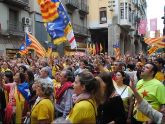El 30 de setembre hi va haver una multitudinària concentració davant de la Paeria per demanar que Ros permetés votar una moció de suport a la consulta del 9N. L'alcalde hi va accedir el 4 d'octubre