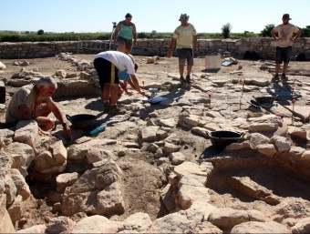Els arqueòlegs treballant al jaciment durant la setmana passada ACN