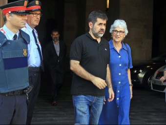 Jordi Sànchez i Muriel Casals surten del Palau de la Generalitat aquest dimecres JUANMA RAMOS