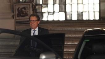 Artur Mas surt del Palau de la Generalitat després de la reunió d'aquesta tarda EFE