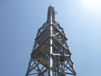 La torre de telecomunicacions de Sant Pol a la zona del turó de Can Tiril. T.M