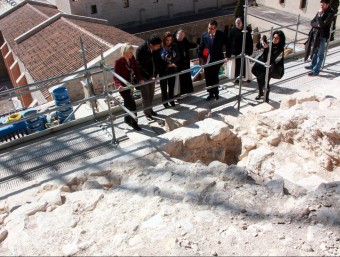 Obres de rehabilitació de la coberta del monestir en una imatge d'arxiu de fa uns anys ACN