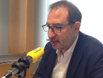 Ramon Espadaler en els estudis de Catalunya Ràdio