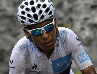 Quintana, a l'esquerra, ataca Froome, Contador i Valverde en l'ascensió a la Toussuire AFP PHOTO / JEFF PACHOUD