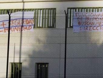 Cartells de protesta dels funcionaris de Picassent. ARXIU