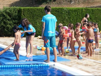 Participants a les brigades joves participant en una de les activitats d'estiu de la Garrotxa. J.C
