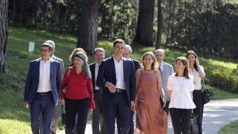 Pedro Sánchez, candidat del PSOE a la presidència del govern espanyol, amb part de l'executiva federal del partit