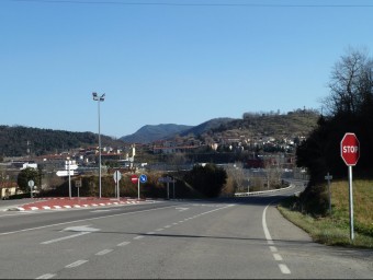 Un detall de l'enllaç de la ronda que fa les funcions de variant nord de la capital de la Garrotxa. J.C