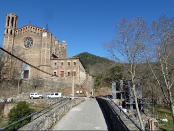 La nova oficina de turisme s'ha traslladat de l'Estava Junvinyà al costat del pont de l'església parroquial. J.C