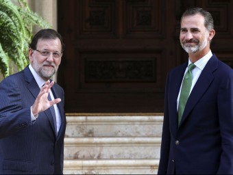 El president del govern espanyol, Mariano Rajoy, amb el rei Felip VI a Marivent EFE