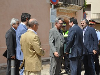 El conseller d'Interior, Jordi Jané, va ser rebut per l'alcalde de Torredembarra, Eduard Rovira, i per representants de la corporació municipal EL PUNT AVUI