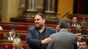 Oriol Junqueras saluda Artur Mas en un ple a Parlament ARXIU