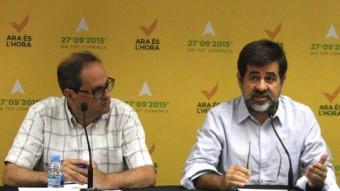 Els presidents d'Òmnium, Quim Torra, i l'ANC, Jordi Sánchez, durant la roda de premsa d'aquest dimarts ACN