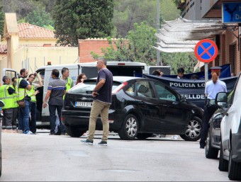 Agents dels Mossos i de la Policia Local a l'escenari del crim, dimecres passat a Castelldefels ACN