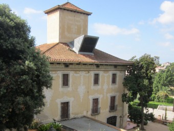 L'edifici de Can Caralt de Llavaneres és la seu de l'Escola de Música LL.M