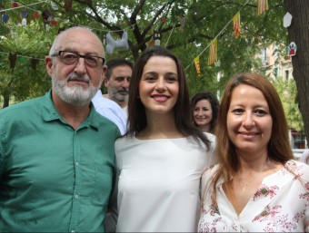 La candidata de Ciutadans a la presidència de la Generalitat, Inés Arrimadas, amb Jesús Galiano, a la llista per Barcelona, i amb la regidora de la formació a l'Ajuntament de Barcelona, Sonia Sierra